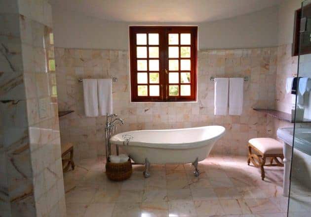 Bathroom Cleaning | Riveras Janitorial Services